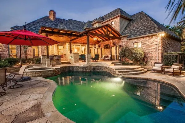 Mama Bear Exteriors Logo