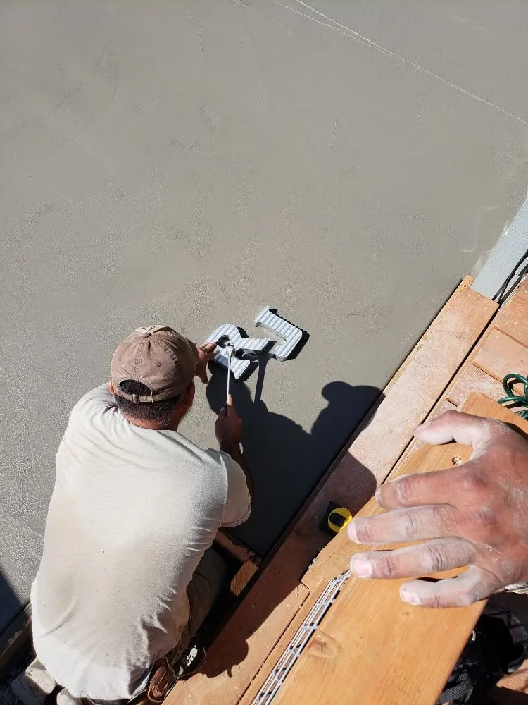 Slide of Manny Casas Construction LLC.