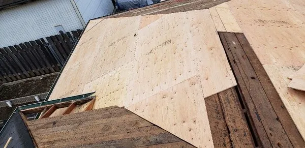 Manny Casas Construction LLC. Logo