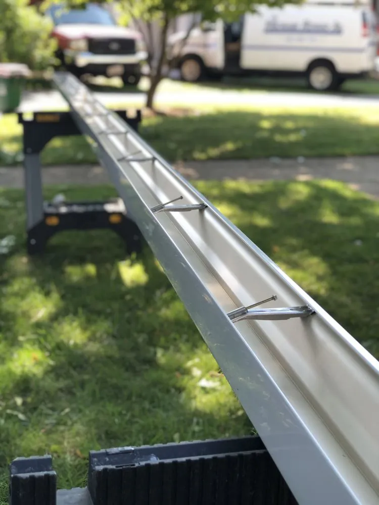 Slide of Manny Gutter Services