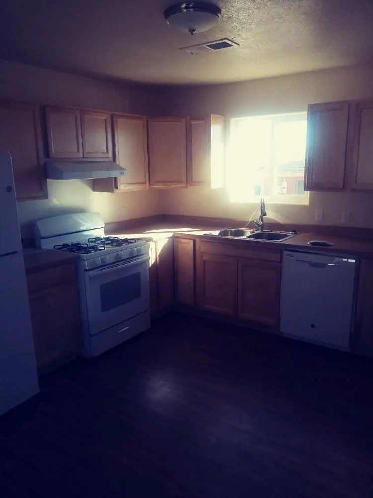 Slide of Manríquez Custom Design