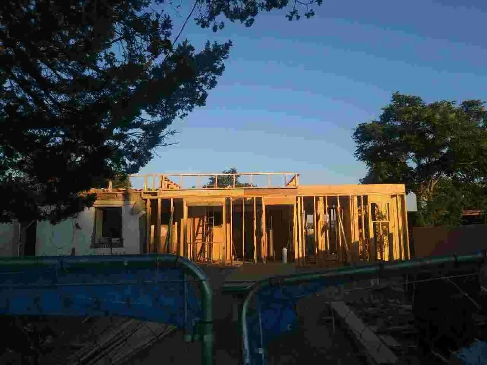 Slide of Manríquez Custom Design