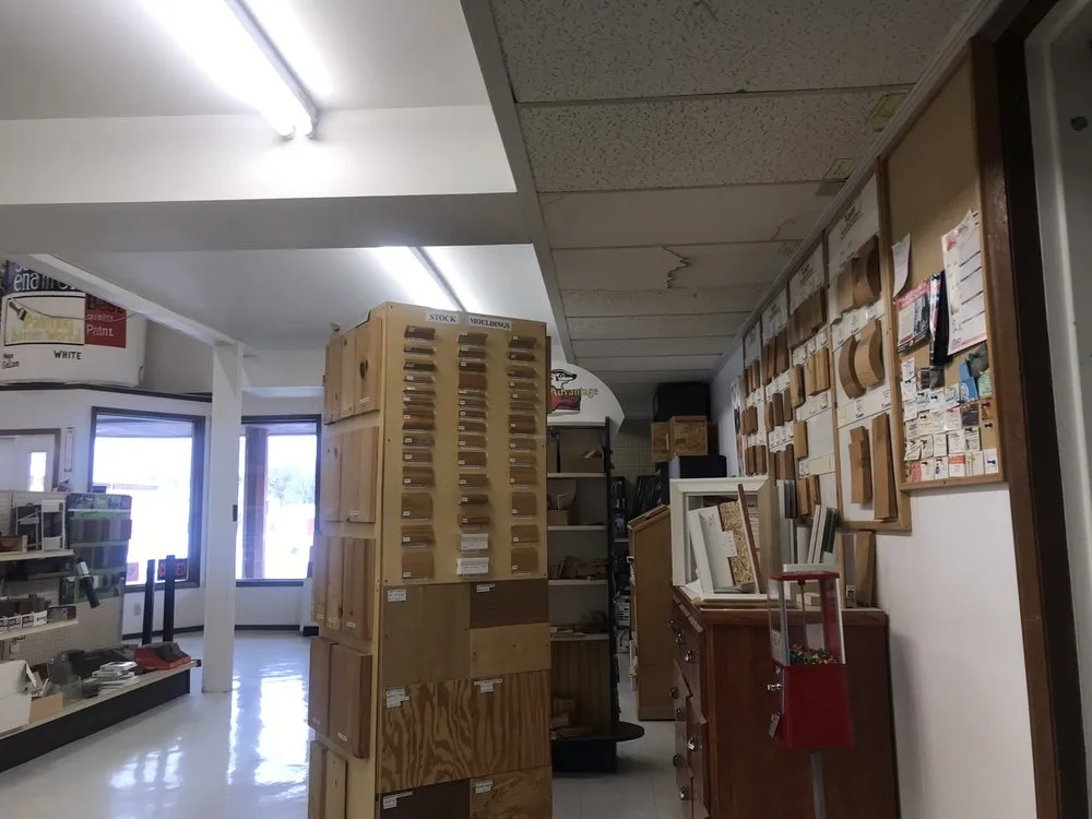 Slide of Maquoketa Do It Best Lumber