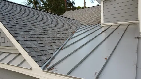 Maranatha Roofing Logo