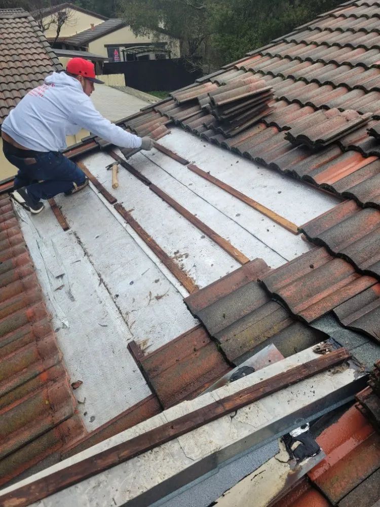 Slide of Mario Contreras Roofing