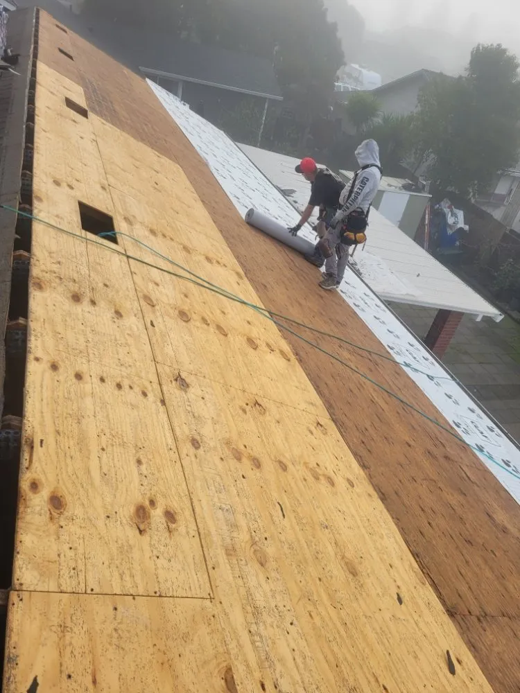 Slide of Mario Contreras Roofing