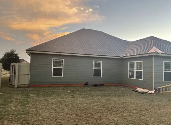 Mario’s Roofing Logo