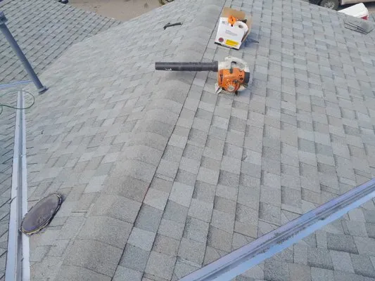 Marivan Roofing Logo