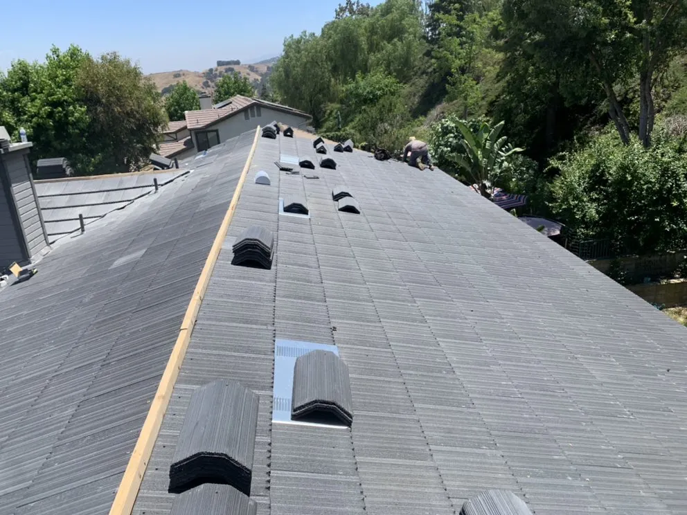 Slide of Markeasy Roofing