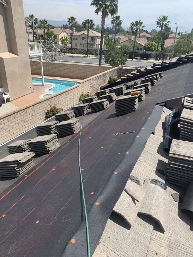 Slide of Markeasy Roofing