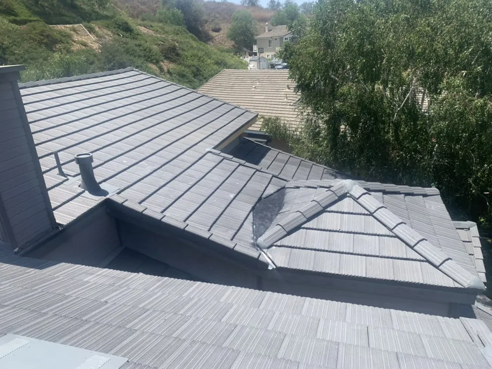 Slide of Markeasy Roofing