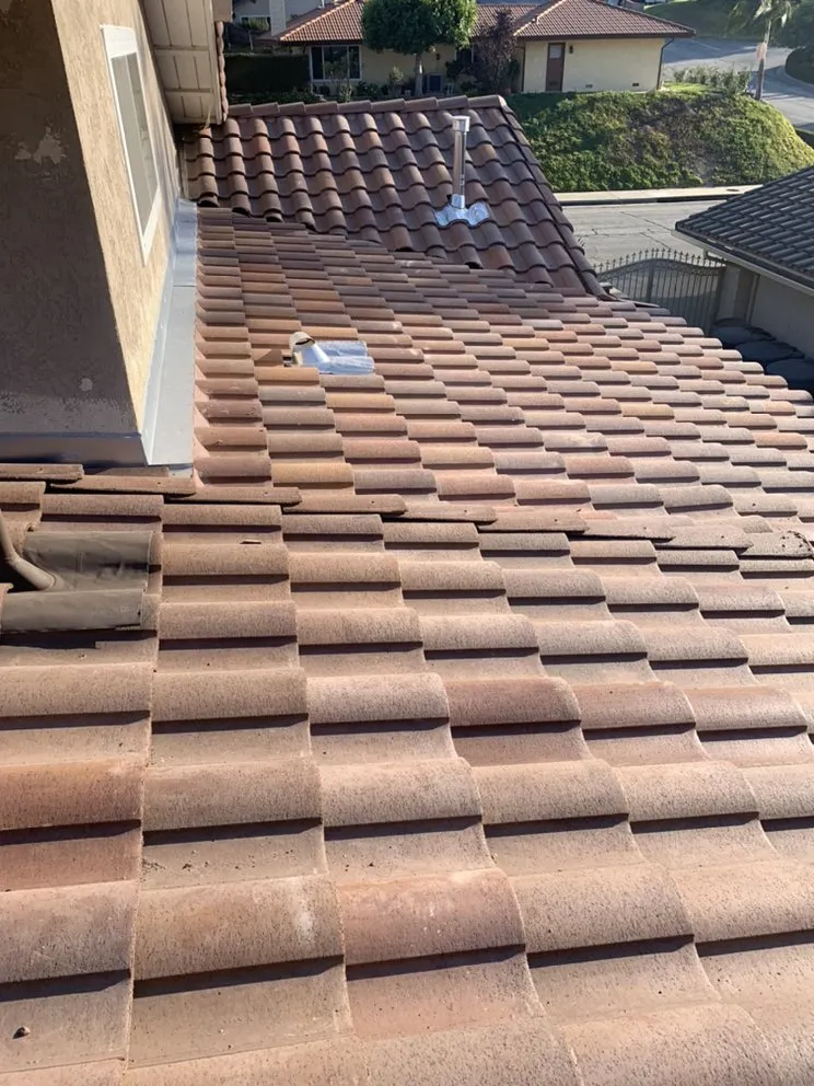 Slide of Markeasy Roofing