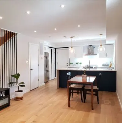 Mart Remodeling - Professional Home Remodeling Logo