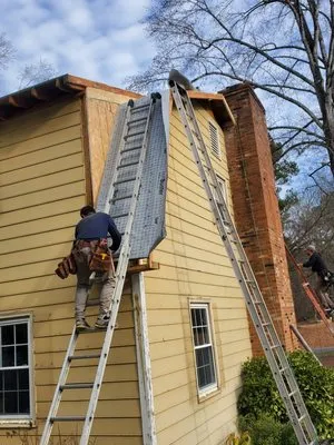 Martinez roofing Logo