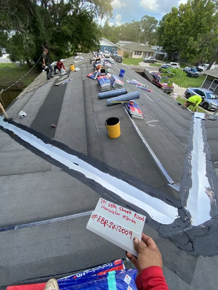 Slide of Marvin CX Construcción Roofing