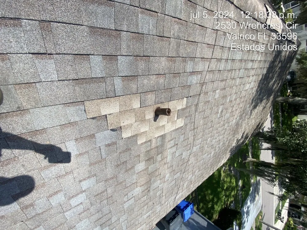 Slide of Marvin CX Construcción Roofing