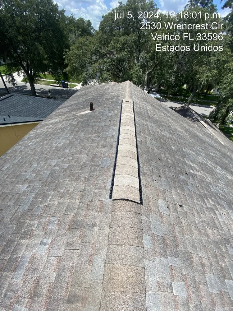Slide of Marvin CX Construcción Roofing