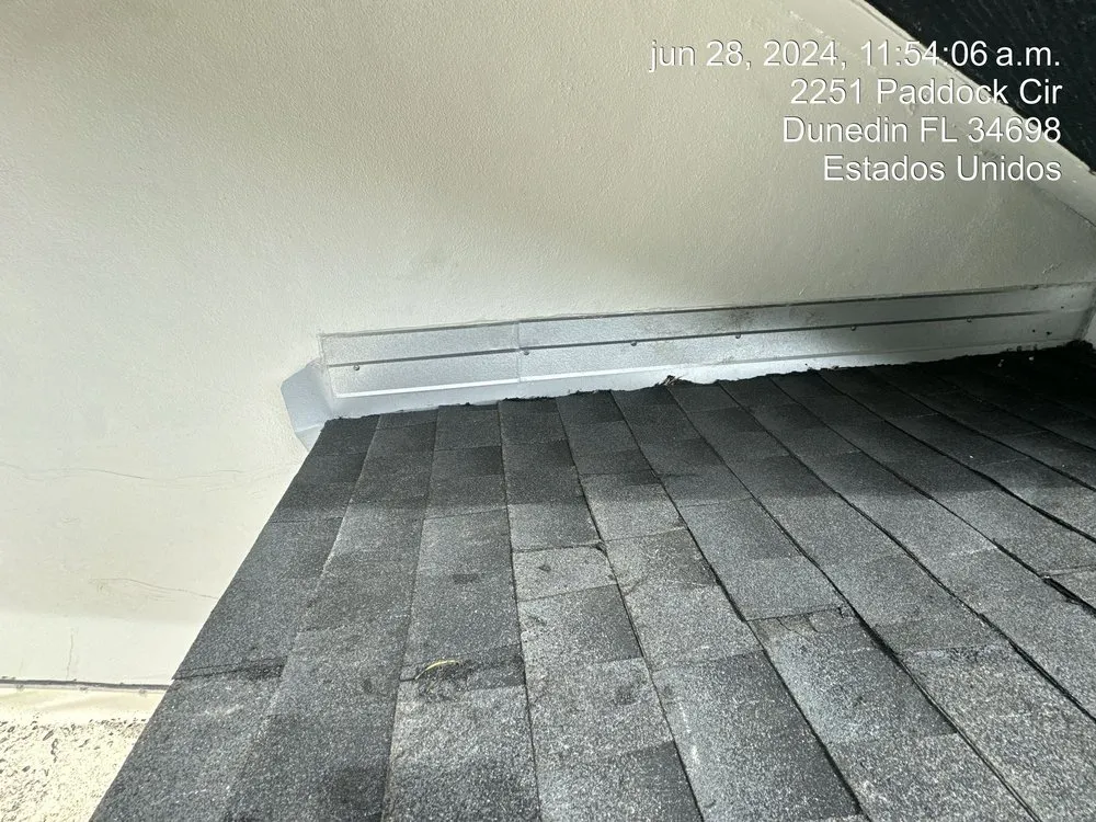 Slide of Marvin CX Construcción Roofing