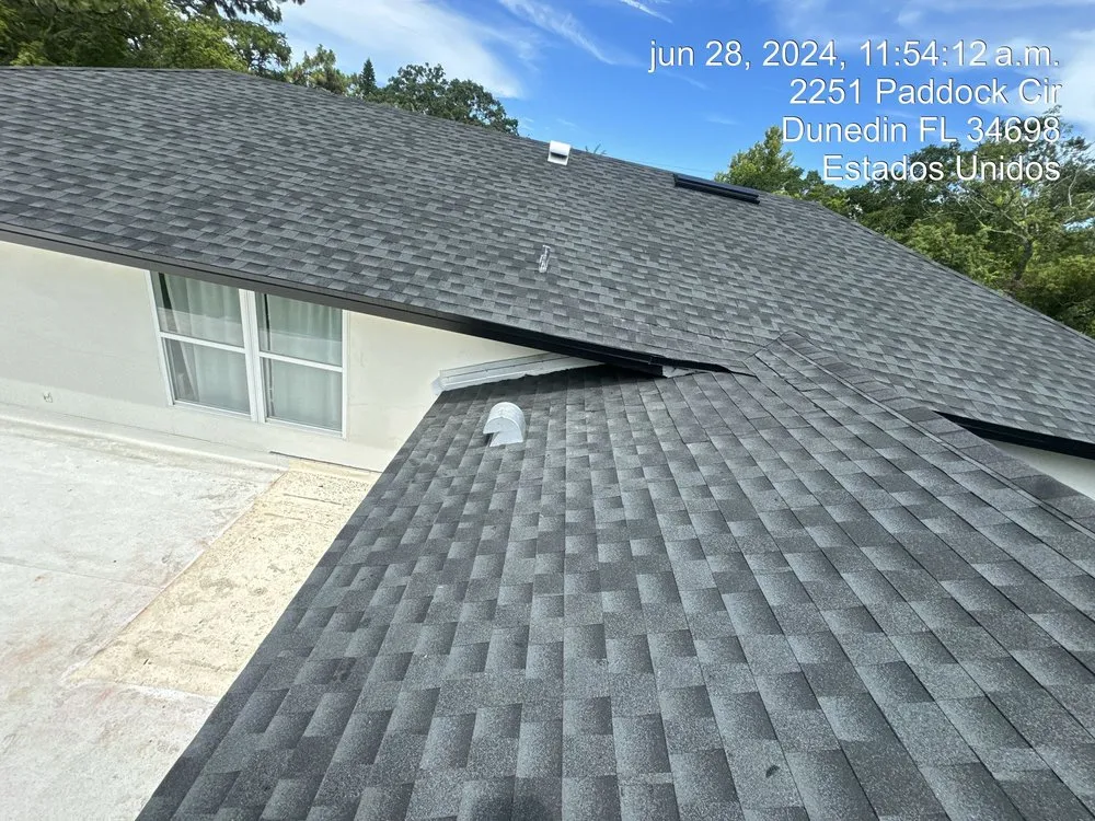 Slide of Marvin CX Construcción Roofing