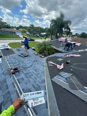 Marvin CX Construcción Roofing Logo