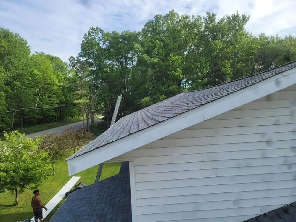 Professional shingle roofing service for fast service in West Farmington, OH by Mas Construction And Roofing