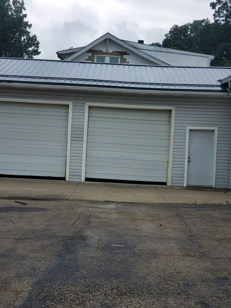 Slide of Mauz Roofing