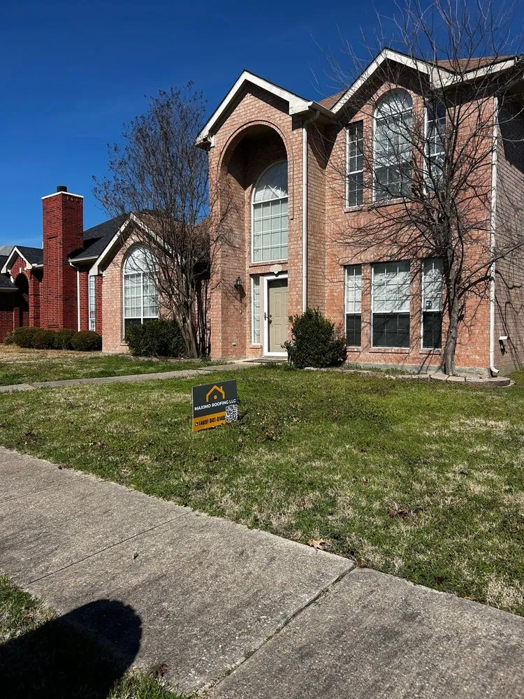 Slide of Maximo Roofing