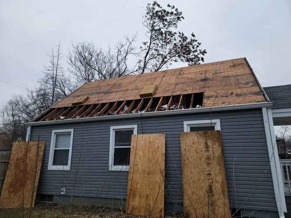 Professional roof repair same-day service in Clayton, IN by Maximond Company