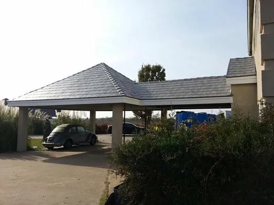 Maximum Construction & Restoration Logo