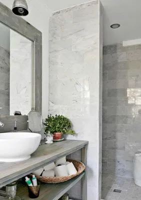 Mayra's Contracting Services Logo