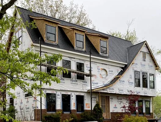 MB ROOFING SOLUTIONS Logo