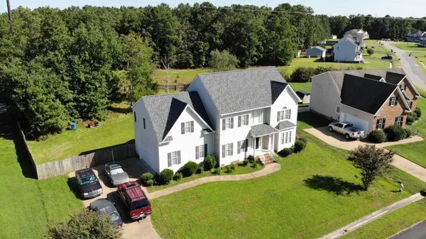 McDaniel Roofing Logo