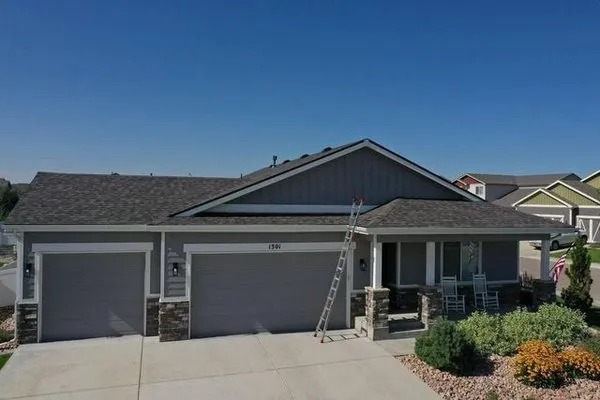 McIntire Roofing Logo