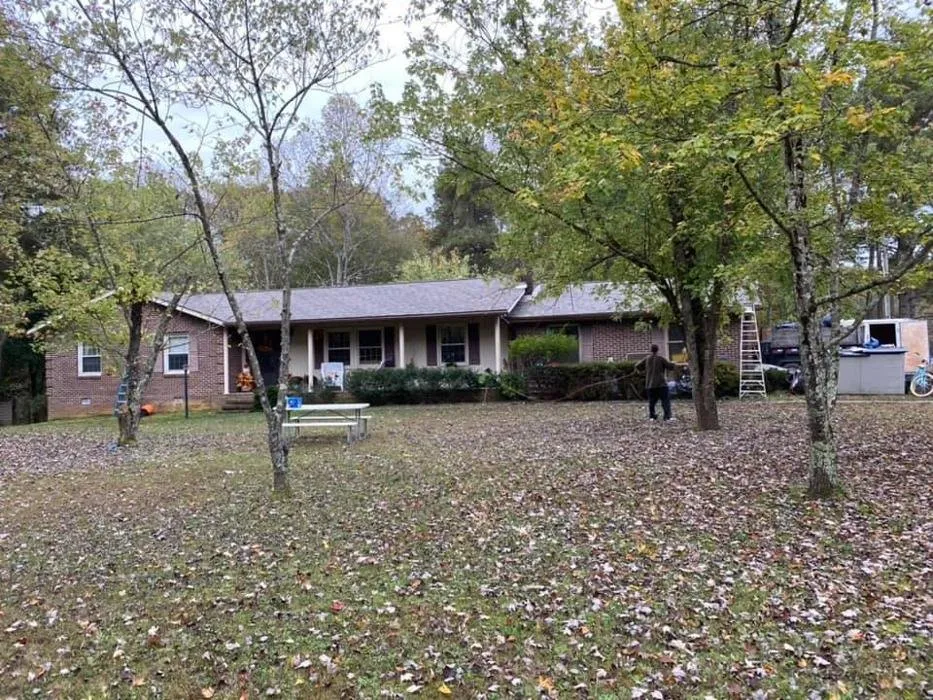 Slide of M&D Roofing and Renovations