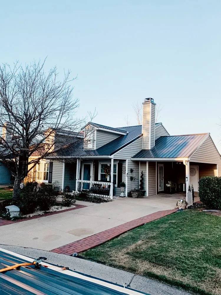 Emergency roof leak repair with free inspection in Gray Court, SC by MD Roofing And Repair