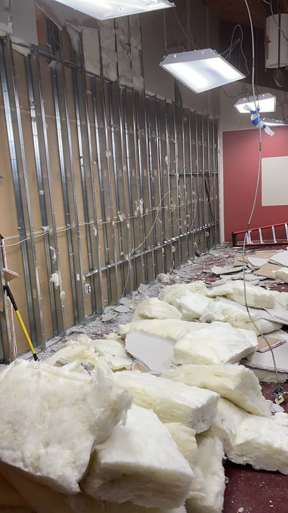 Slide of M&D Roofing