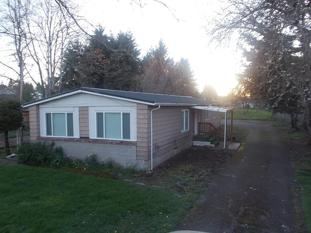 Slide of MD&D Construction