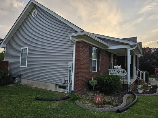 Melendez Siding Logo