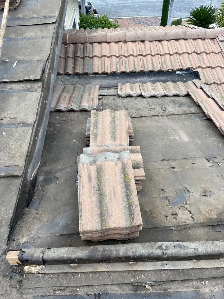 Slide of Mencho's Roofing & Repairs