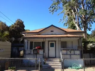 Slide of Mendez Roofing