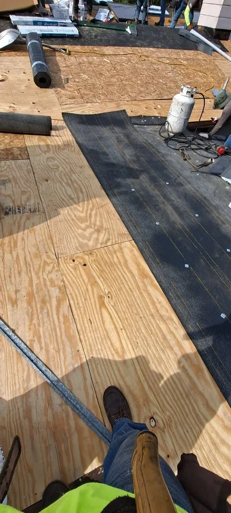 Slide of Mendoza & M  Roofing