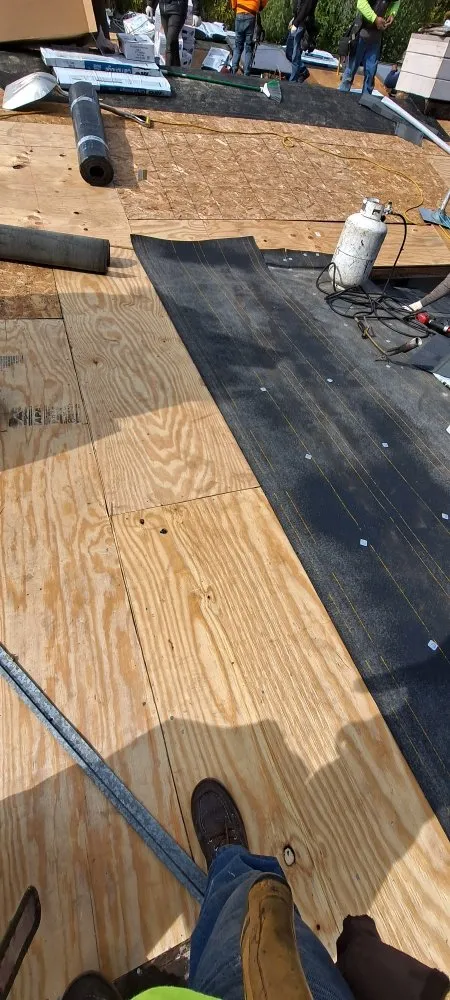 Slide of Mendoza & M  Roofing