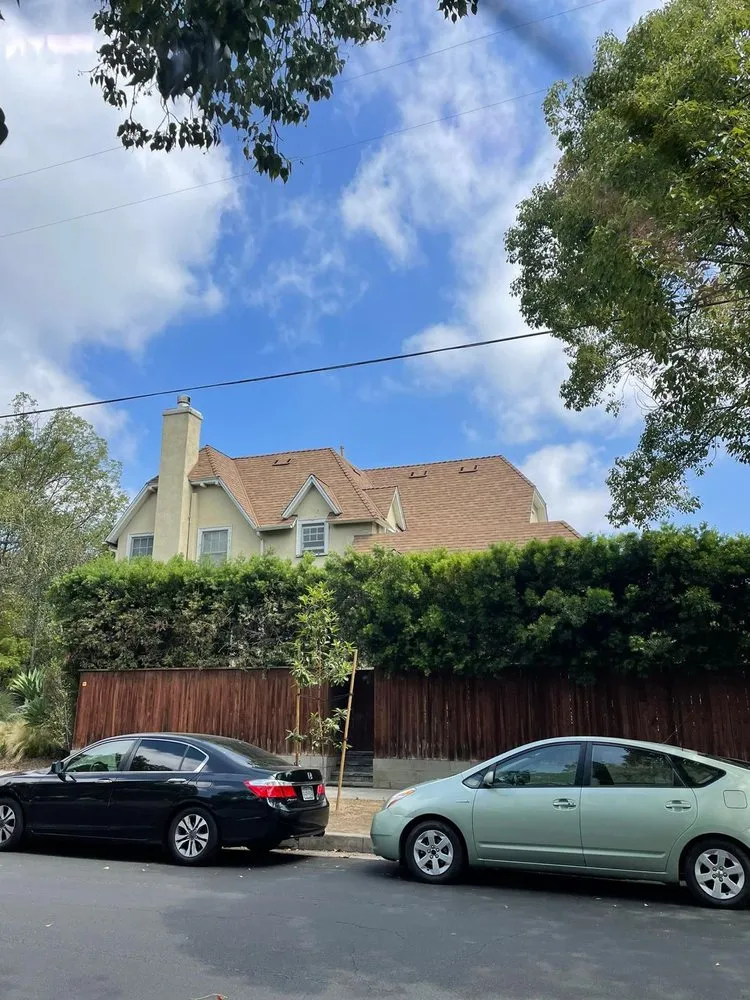 Slide of Mendoza Roofing