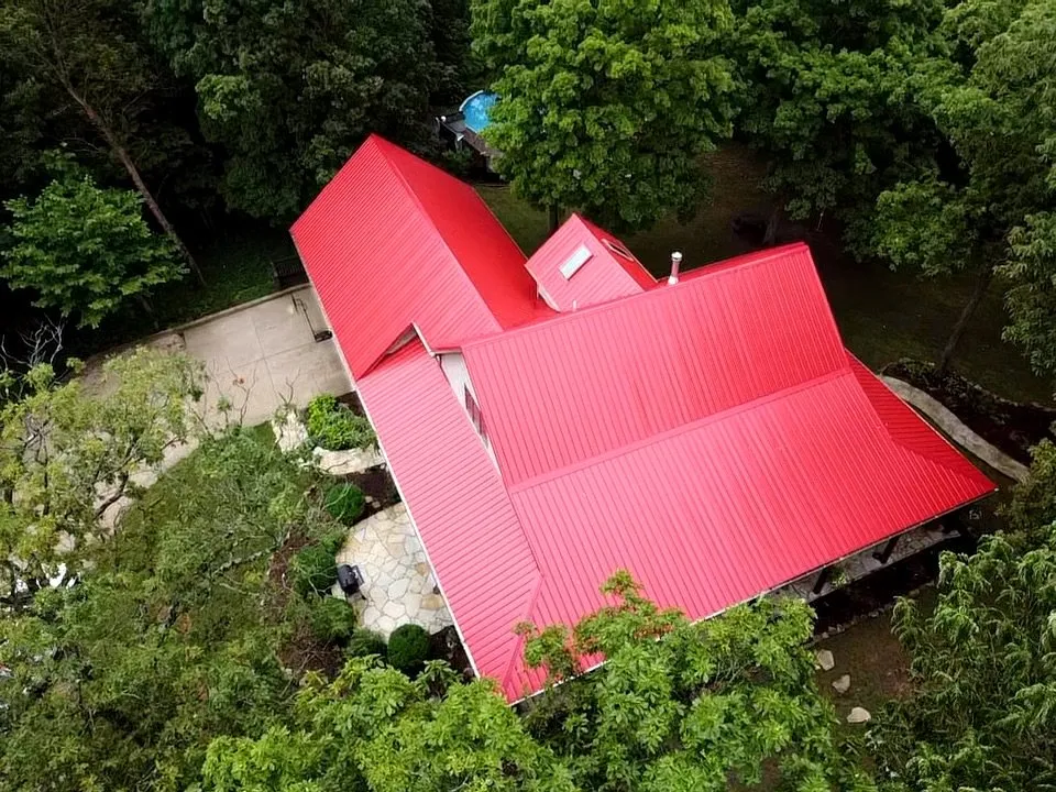 Licensed roof installation in St. Louis, MO by Meridian Roofing and Renovation