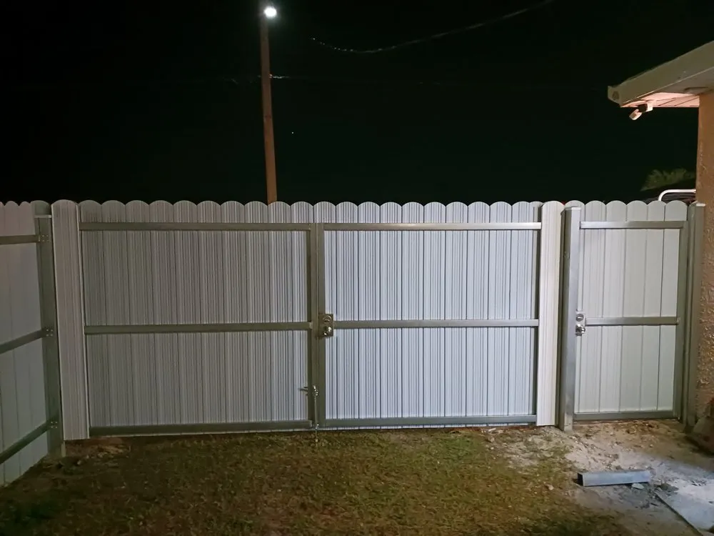 Slide of Metal Fence Guajiro