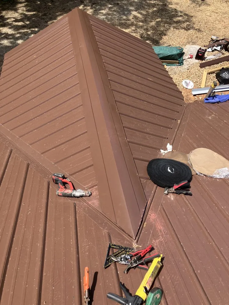 Licensed flat roof repair for fast service in Koshkonong, MO by Metaltek Construction