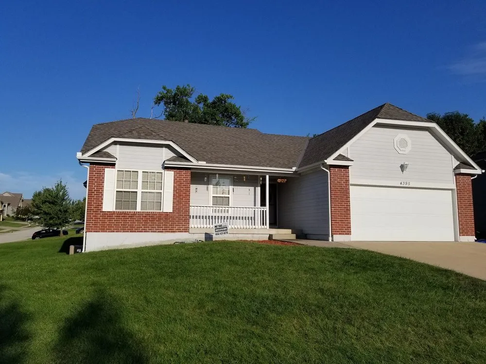 Slide of Metro Repair Services