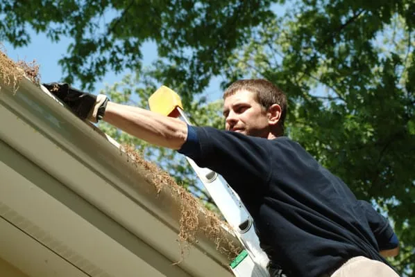 Metro Roof & Gutter Logo