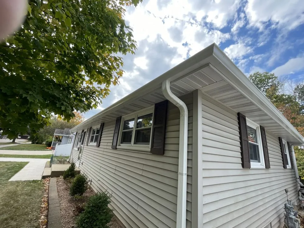 Top-rated shingle roofing service experts serving Greenleaf, WI - Meulemans Seamless Gutters
