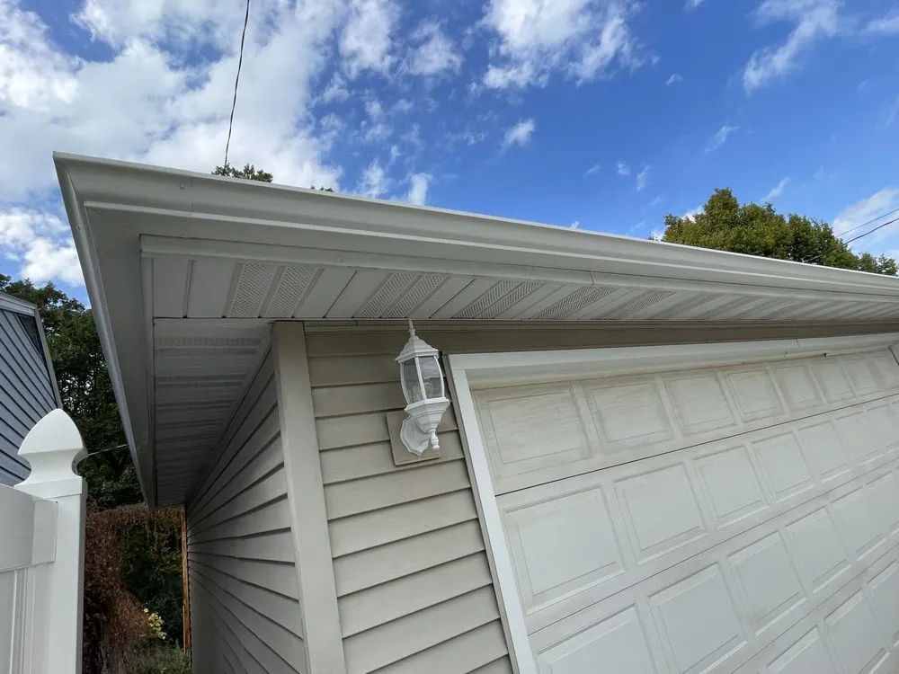 Trusted shingle roofing service experts serving Greenleaf, WI - Meulemans Seamless Gutters